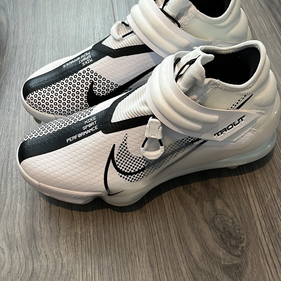 Brand new Nike sport performance Trout 7 MVNJ-856 baseball cleats - Picture 3 of 13